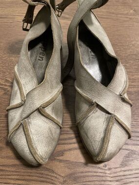 Trippen GREY Leather Court Shoe With Ankle Strap Shoes EU size 39 US 8-8.5